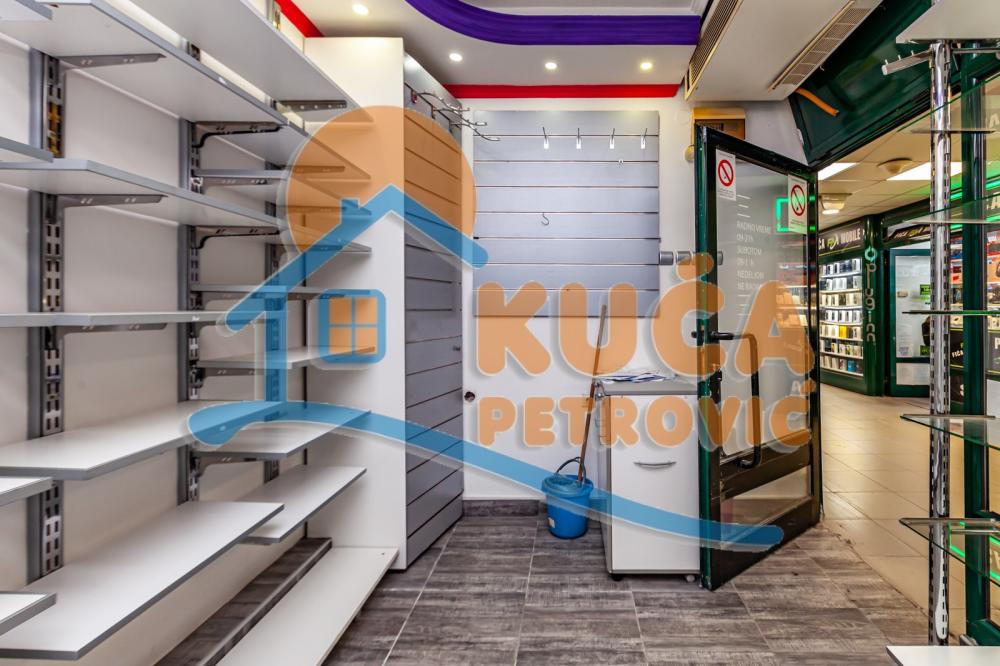Slika 2 - Obrenovićeva,  Lokal na prodaju, 9m2, 18.000€