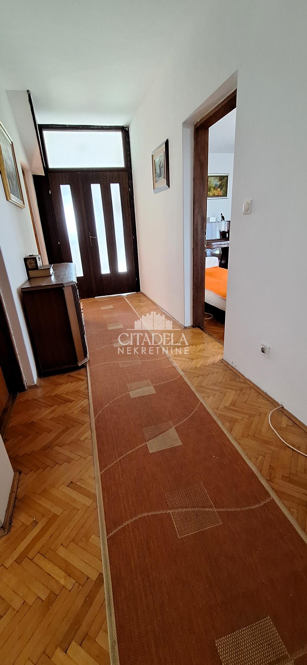 Slika 1 - Vinogradska, Kuća na prodaju, 400m2, 250.000€