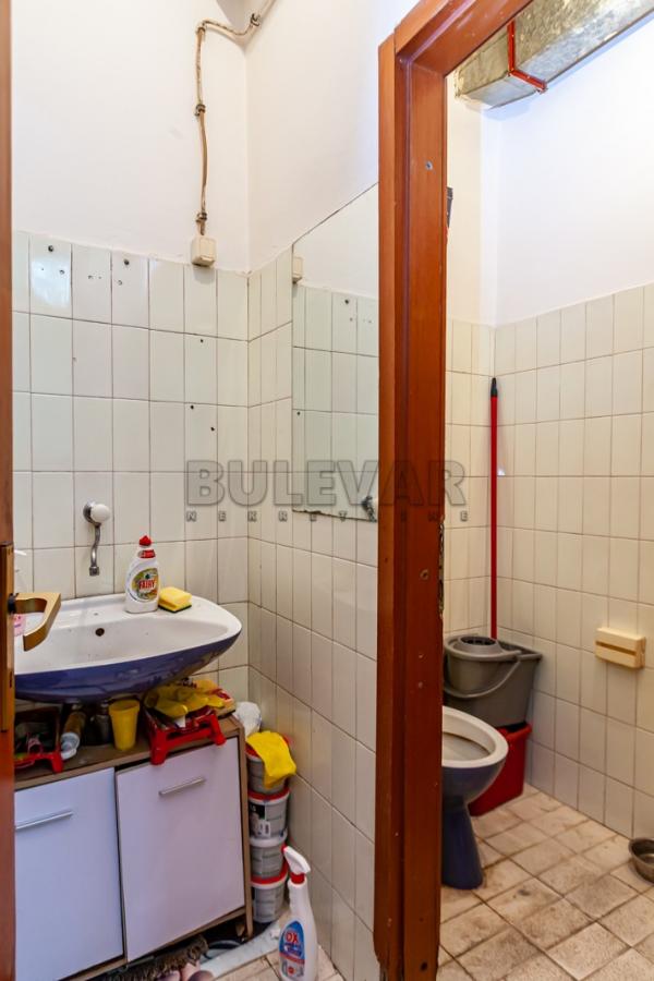 Slika 4 - Bulevar Nemanjića,  Lokal na prodaju, 33m2, 54.600€