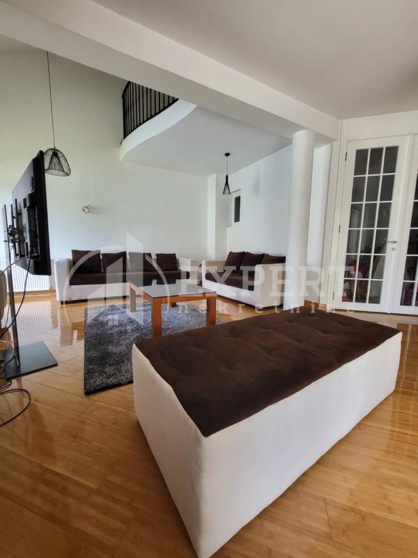 Slika 1 - Ruža,  Kuća za izdavanje, 280m2, 2.100€