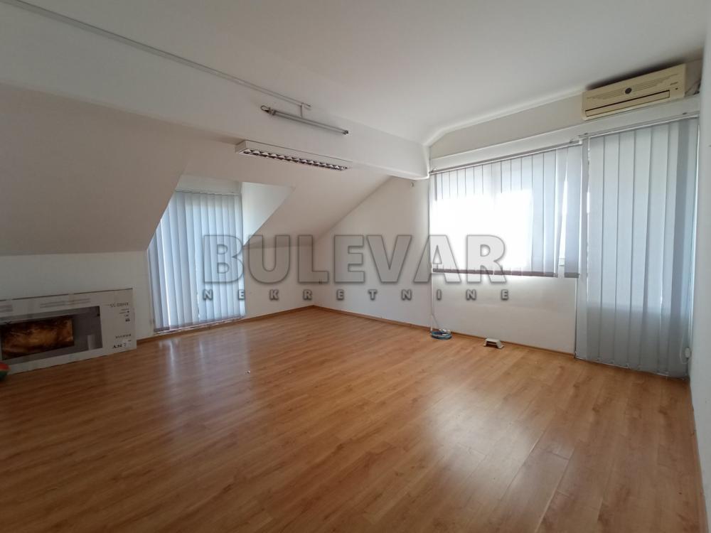 Glavna slika -Bulevar 12. februar,  Lokal za izdavanje, 150m2, 800€