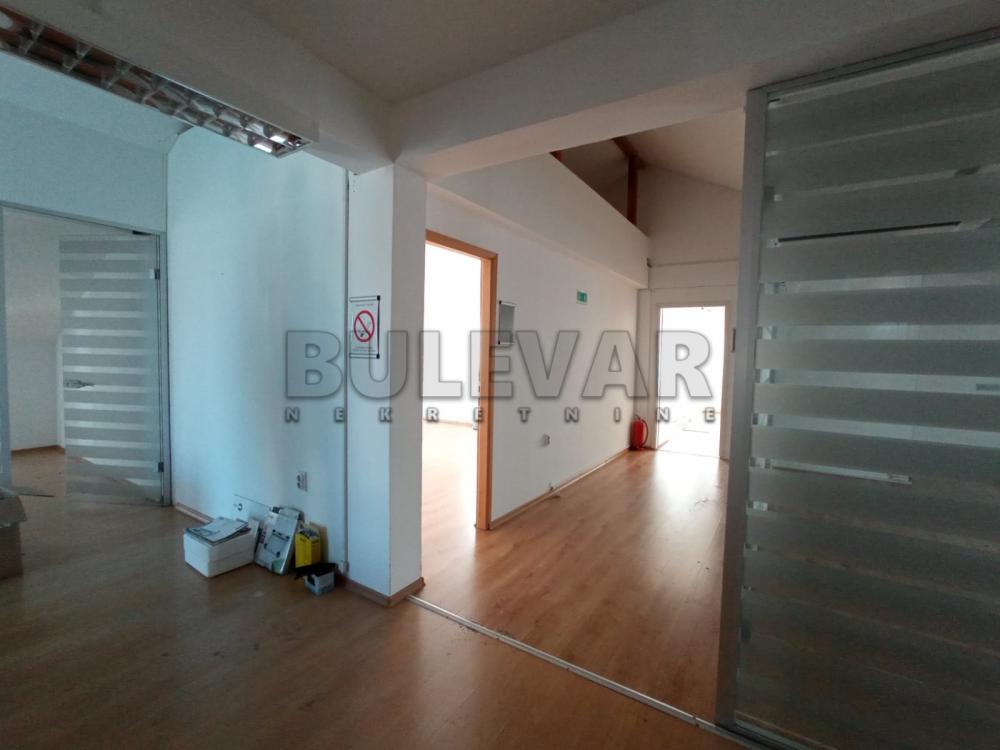 Slika 5 - Bulevar 12. februar,  Lokal za izdavanje, 150m2, 800€