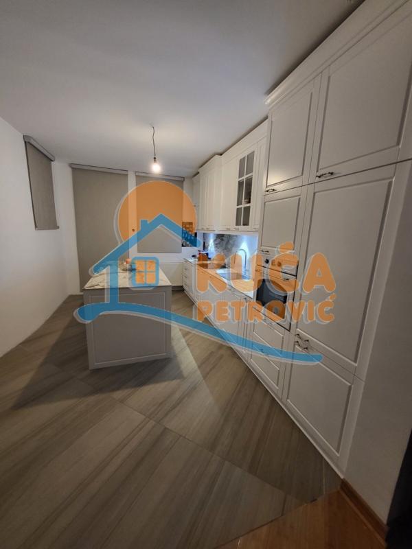 Slika 6 - Ruža,  Kuća za izdavanje, 280m2, 2.100€