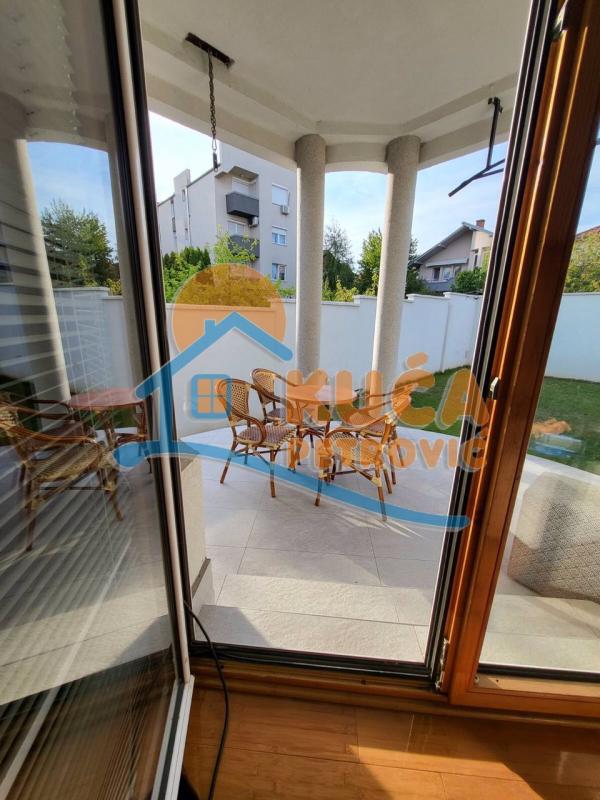 Slika 8 - Ruža,  Kuća za izdavanje, 280m2, 2.100€