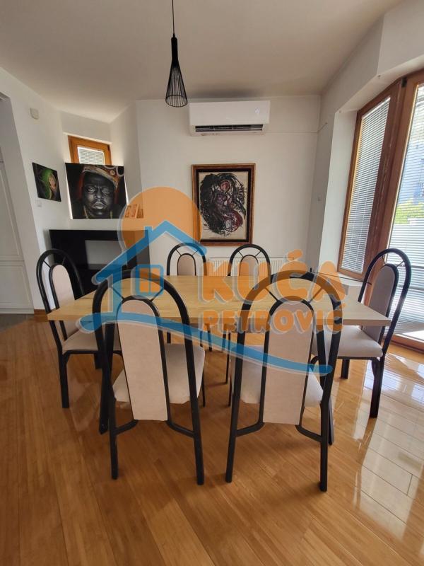 Slika 5 - Ruža,  Kuća za izdavanje, 280m2, 2.100€