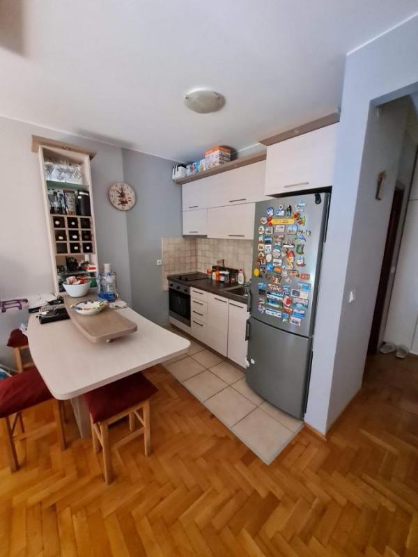 Slika 1 - Cara Dušana, Jednoiposoban stan na prodaju, 42m2, 132.870€