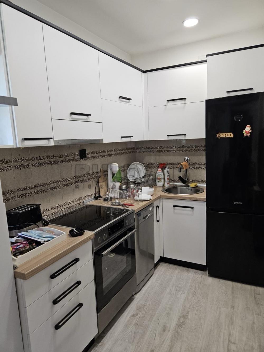 Slika 3 - Bulevar 12. februar,  Kuća za izdavanje, 150m2, 1.000€