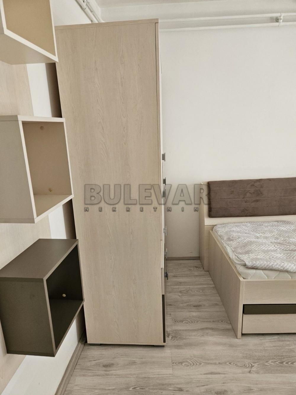 Slika 6 - Bulevar 12. februar,  Kuća za izdavanje, 150m2, 1.000€