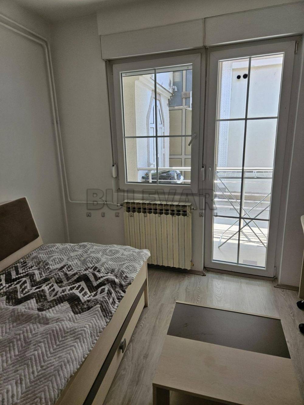 Slika 7 - Bulevar 12. februar,  Kuća za izdavanje, 150m2, 1.000€