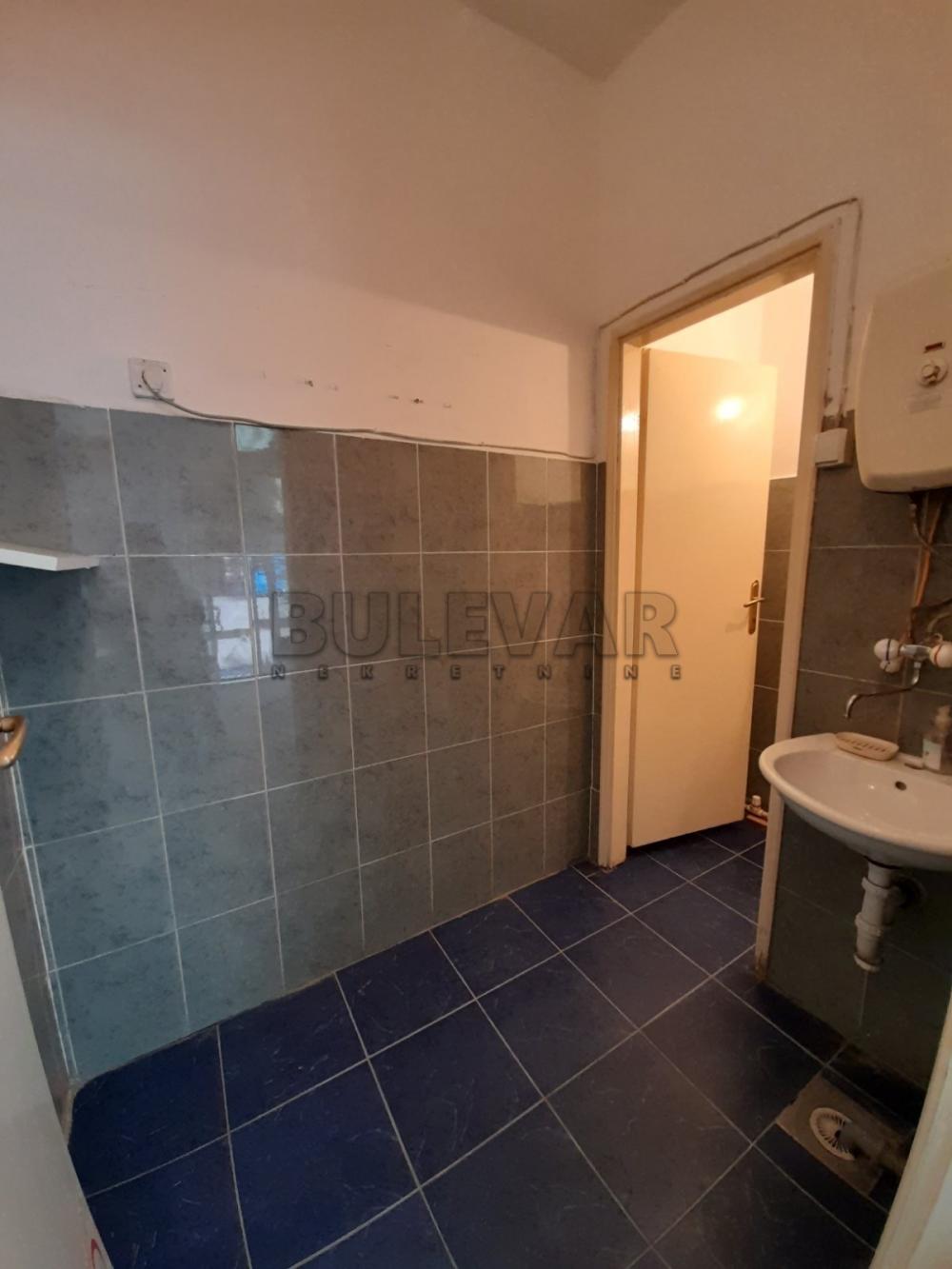 Slika 4 - Vojvode Tankosića,  Lokal za izdavanje, 18m2, 230€