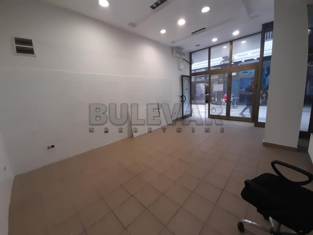 Slika 3 - Vožda Karađorđa,  Lokal na prodaju, 31m2, 66.000€