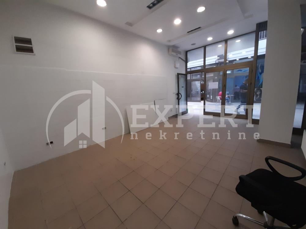 Slika 3 - Vožda Karađorđa,  Lokal na prodaju, 31m2, 66.000€