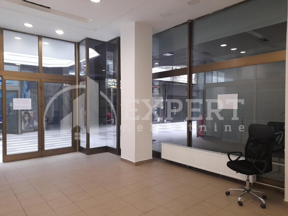 Slika 2 - Vožda Karađorđa,  Lokal na prodaju, 31m2, 66.000€