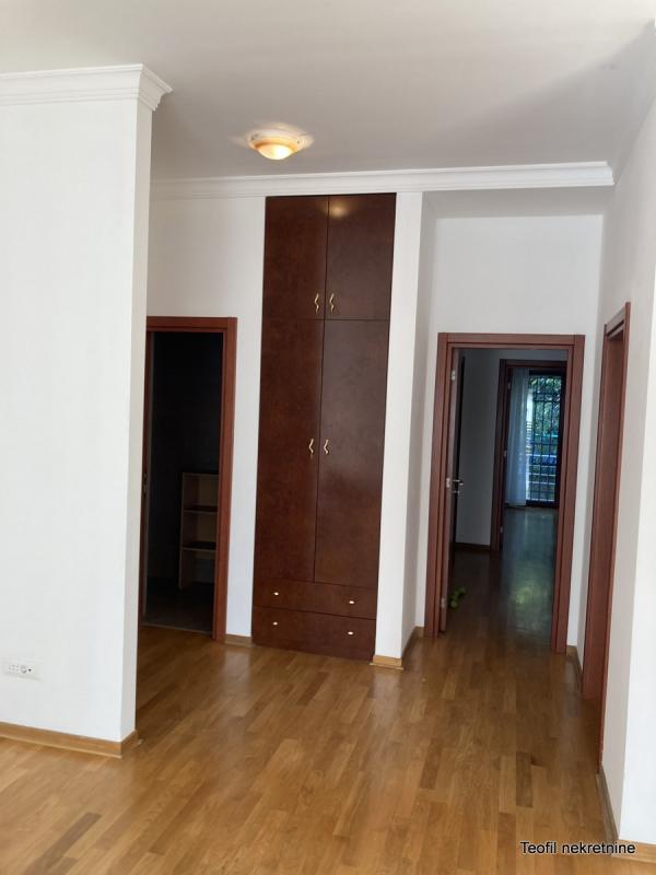 Slika 1 - Mihaila Avramovića, Trosoban stan za izdavanje, 120m2, 1.200€