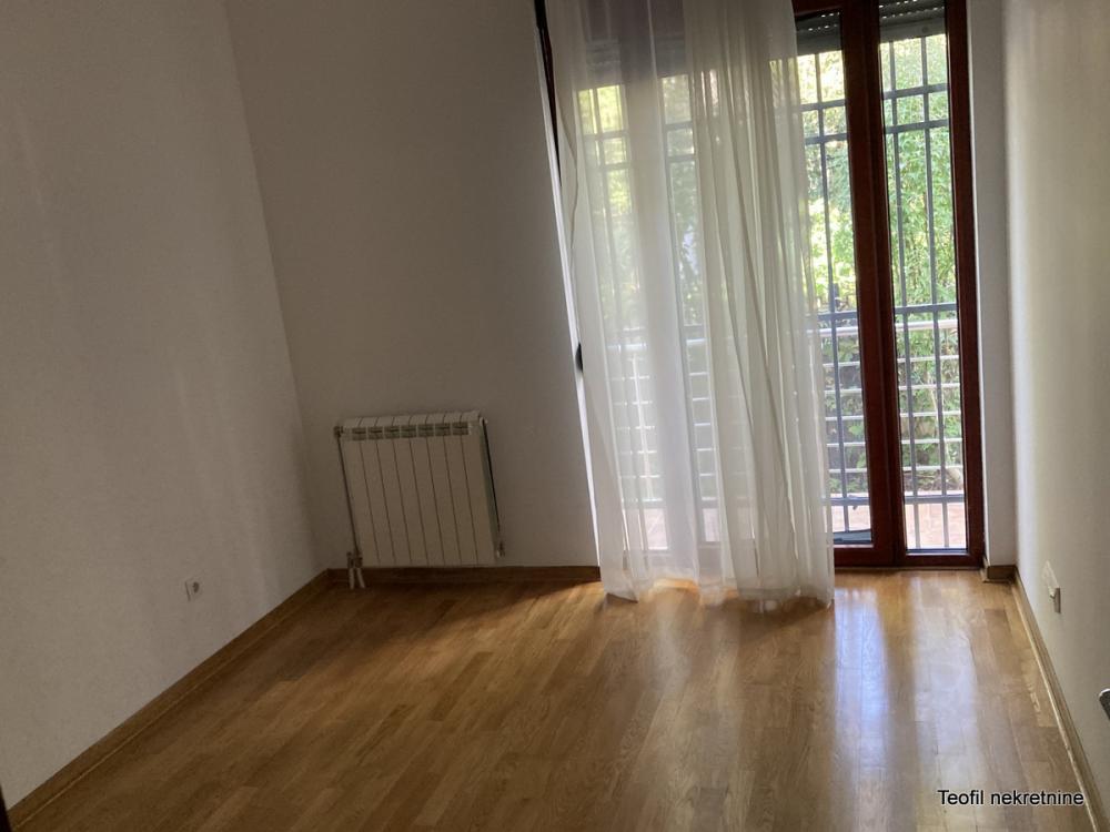 Slika 6 - Mihaila Avramovića, Trosoban stan za izdavanje, 120m2, 1.200€