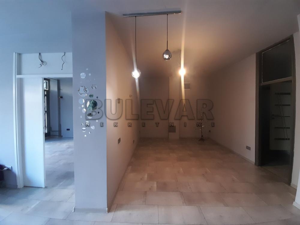 Slika 2 - Bulevar dr Zorana,  Lokal za izdavanje, 17m2, 250€