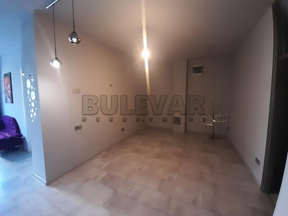 Slika 3 - Bulevar dr Zorana,  Lokal za izdavanje, 17m2, 250€