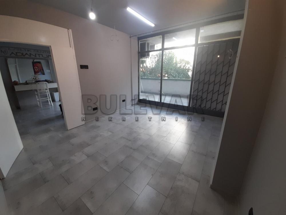 Slika 1 - Bulevar dr Zorana,  Lokal za izdavanje, 17m2, 250€