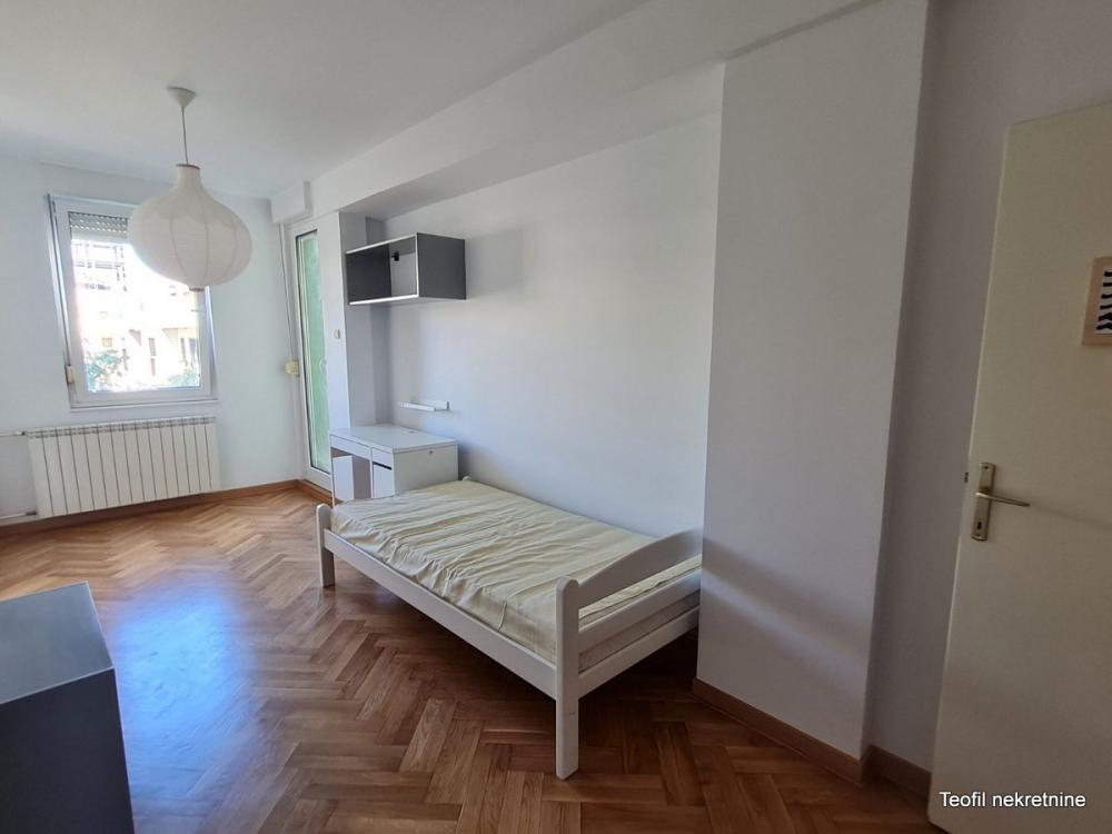 Slika 11 - Mutapova, Petosoban stan za izdavanje, 130m2, 1.550€