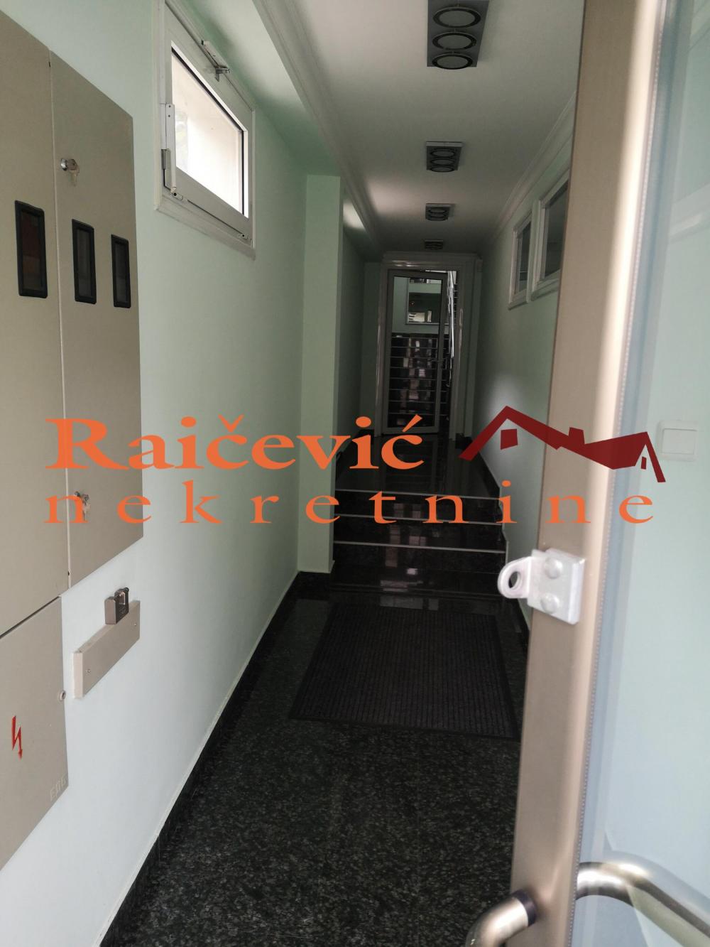 Slika 10 - Dragacevska,  Lokal na prodaju, 150m2, 315.000€