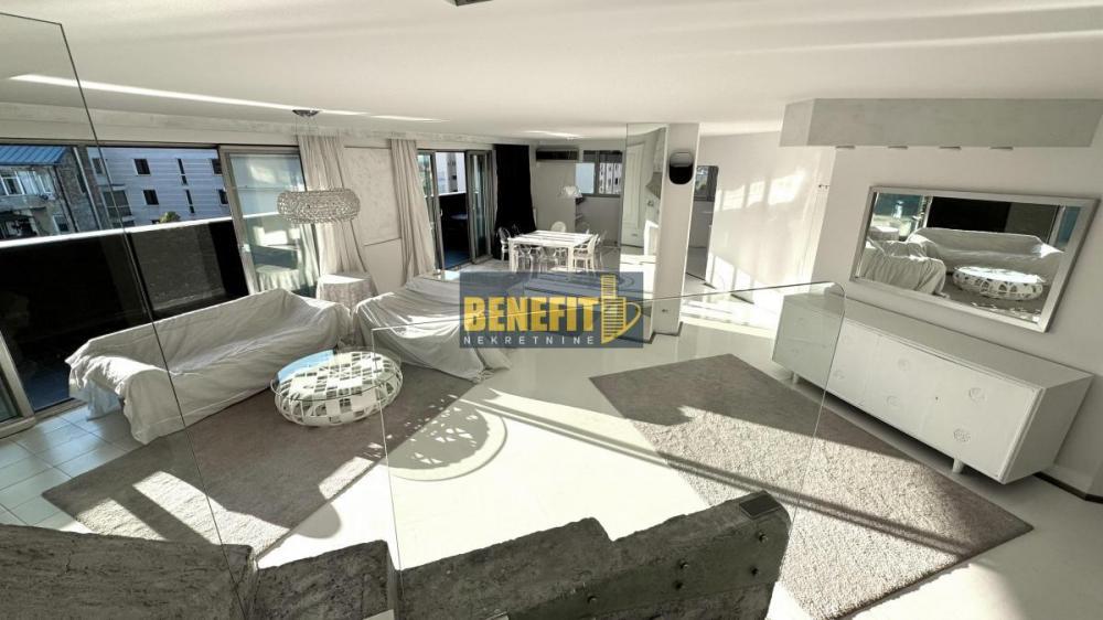 Glavna slika -Četvorosoban stan na prodaju, 244m2, 900.000€
