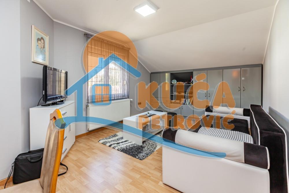Slika 11 - Vojvode Putnika,  Kuća na prodaju, 420m2, 392.000€