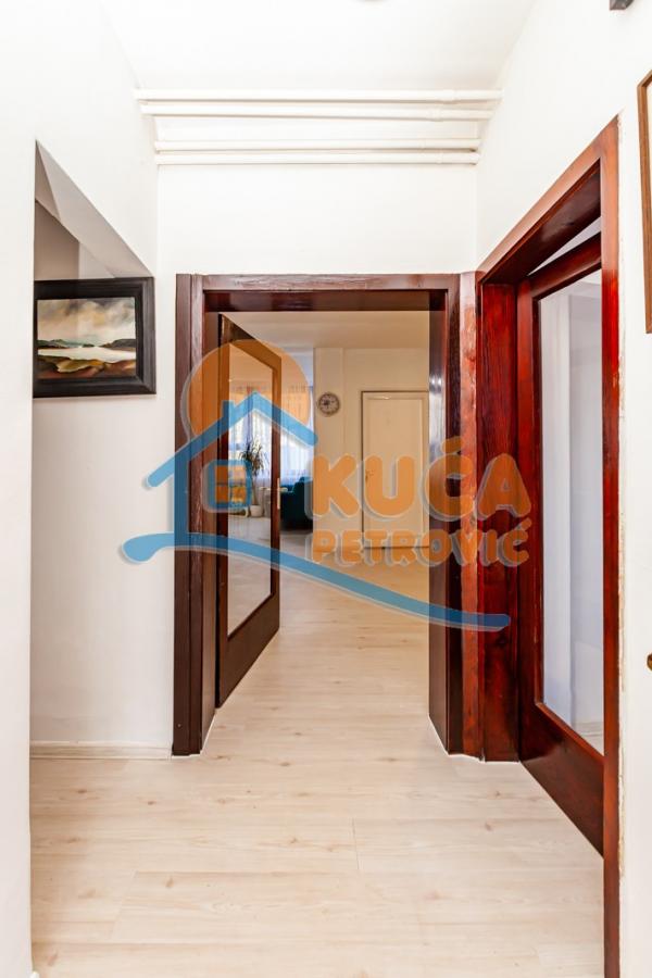 Slika 9 - Vojvode Tankosića,  Kuća na prodaju, 400m2, 380.000€