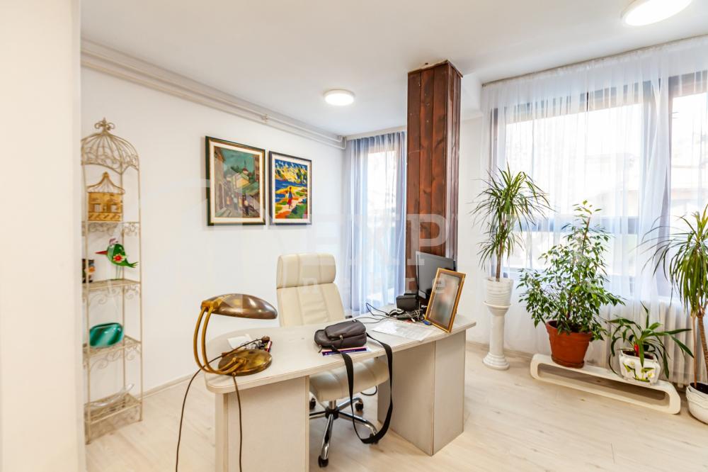 Slika 1 - Vojvode Tankosića,  Kuća na prodaju, 400m2, 380.000€