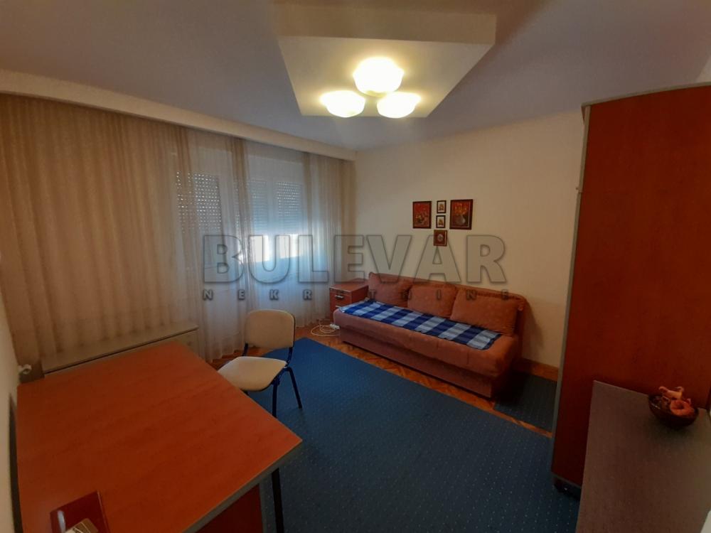 Slika 2 - Cara Dušana, Dvosoban stan za izdavanje, 51m2, 300€