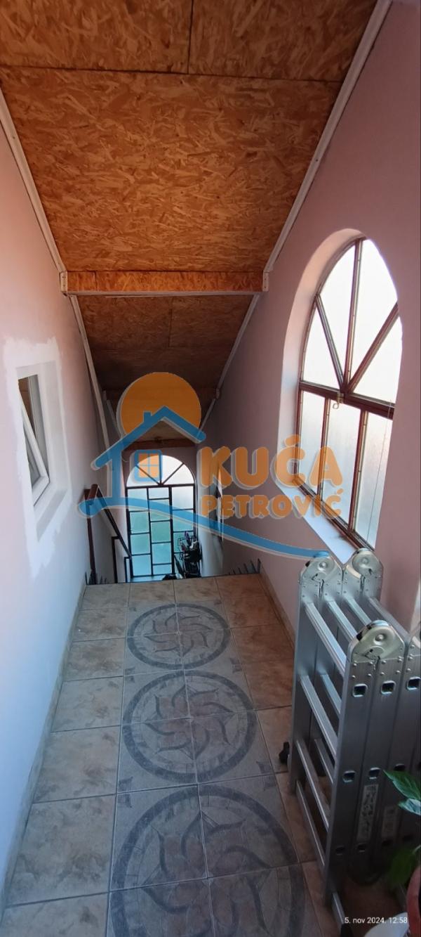 Slika 9 - Bulevar svetog cara,  Kuća za izdavanje, 160m2, 1.000€