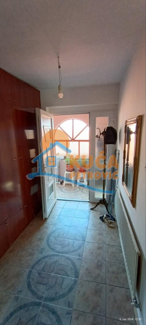 Slika 10 - Bulevar svetog cara,  Kuća za izdavanje, 160m2, 1.000€