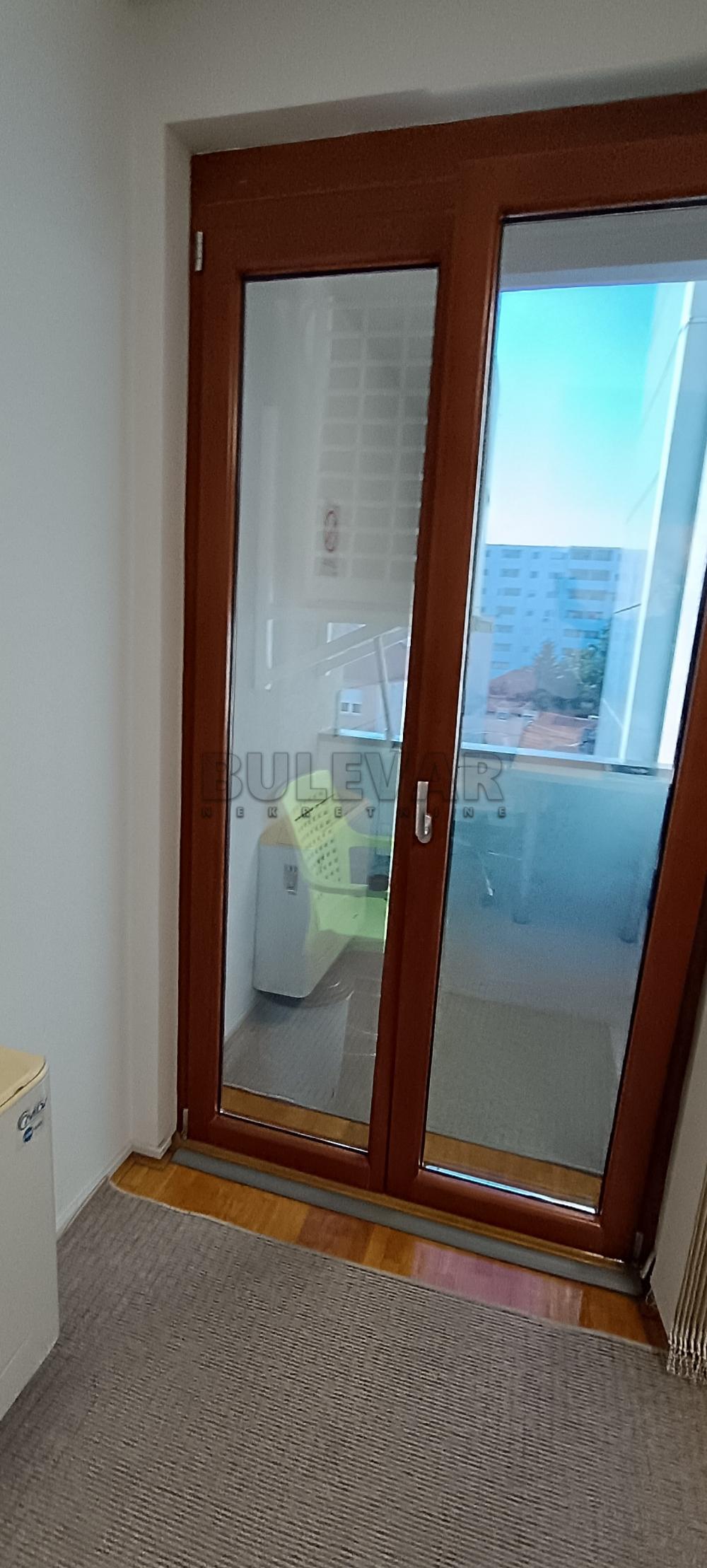 Slika 11 - Generala Bože Jankovića,  Lokal za izdavanje, 93m2, 900€