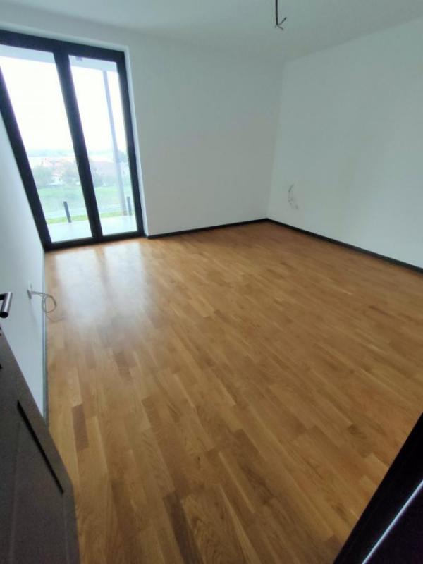 Slika 11 - Četvorosoban stan za izdavanje, 200m2, 2.000€