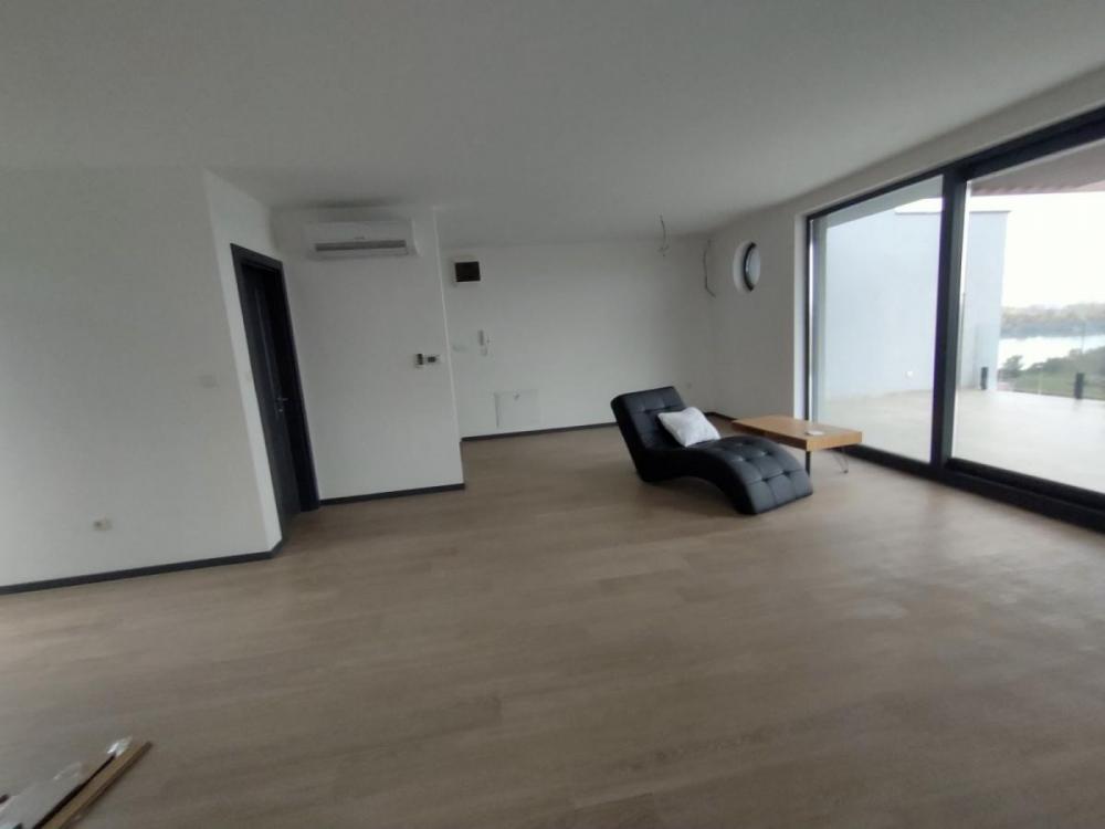 Slika 1 - Četvorosoban stan za izdavanje, 200m2, 2.000€