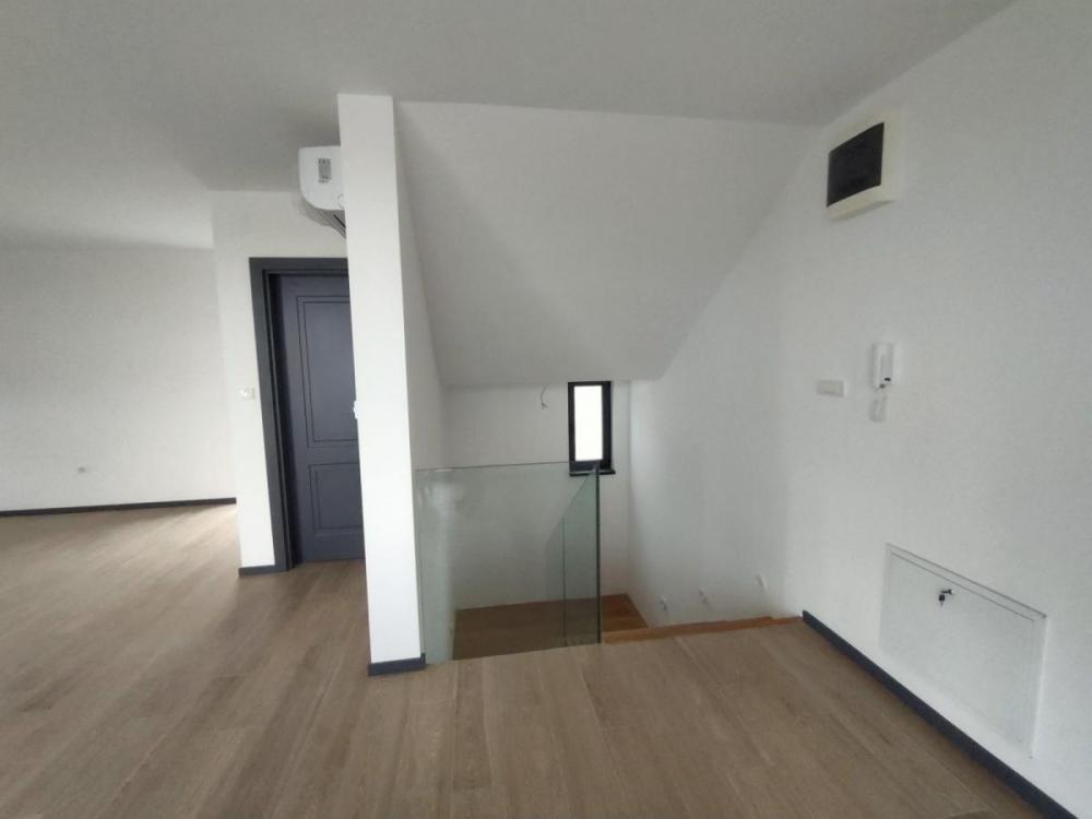 Slika 3 - Četvorosoban stan za izdavanje, 200m2, 2.000€