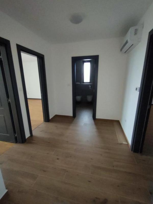 Slika 6 - Četvorosoban stan za izdavanje, 200m2, 2.000€