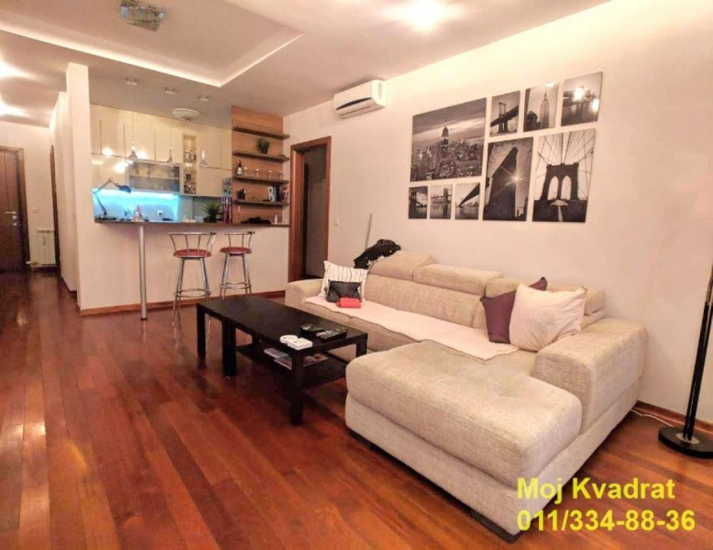 Glavna slika -Trosoban stan za izdavanje, 82m2, 1.000€