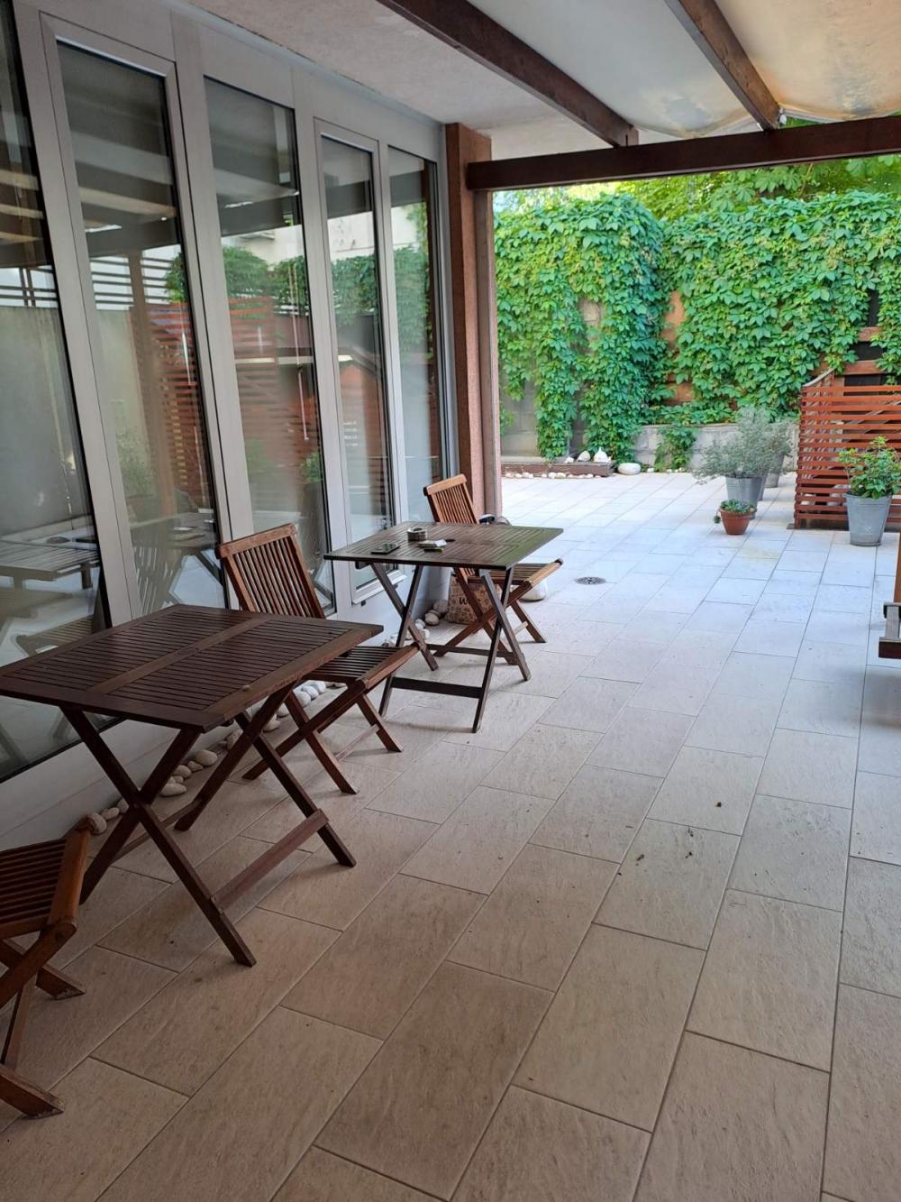 Slika 2 - Hadži Djerina,  Lokal za izdavanje, 100m2, 2.300€