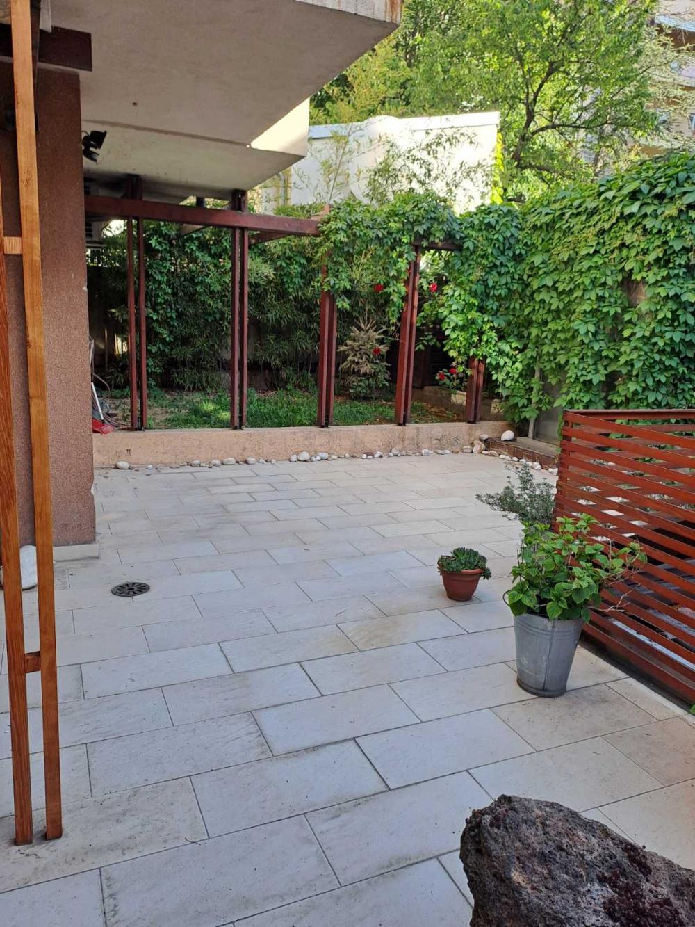 Slika 4 - Hadži Djerina,  Lokal za izdavanje, 100m2, 2.300€