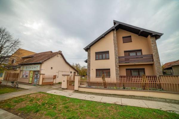 Glavna slika - Kuća na prodaju, 310m2, 535.000€