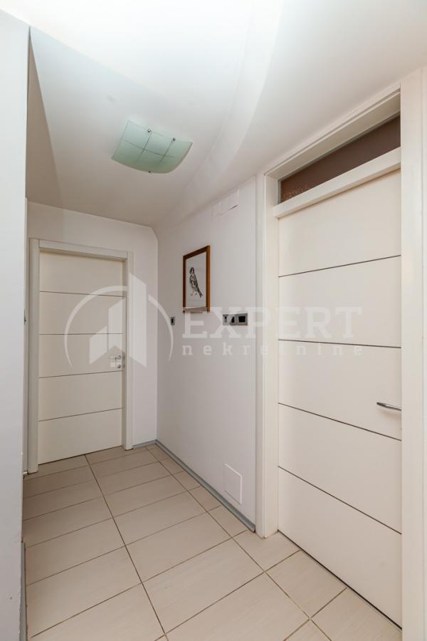 Slika 11 - Studenička, Četvorosoban stan na prodaju, 199m2, 210.000€