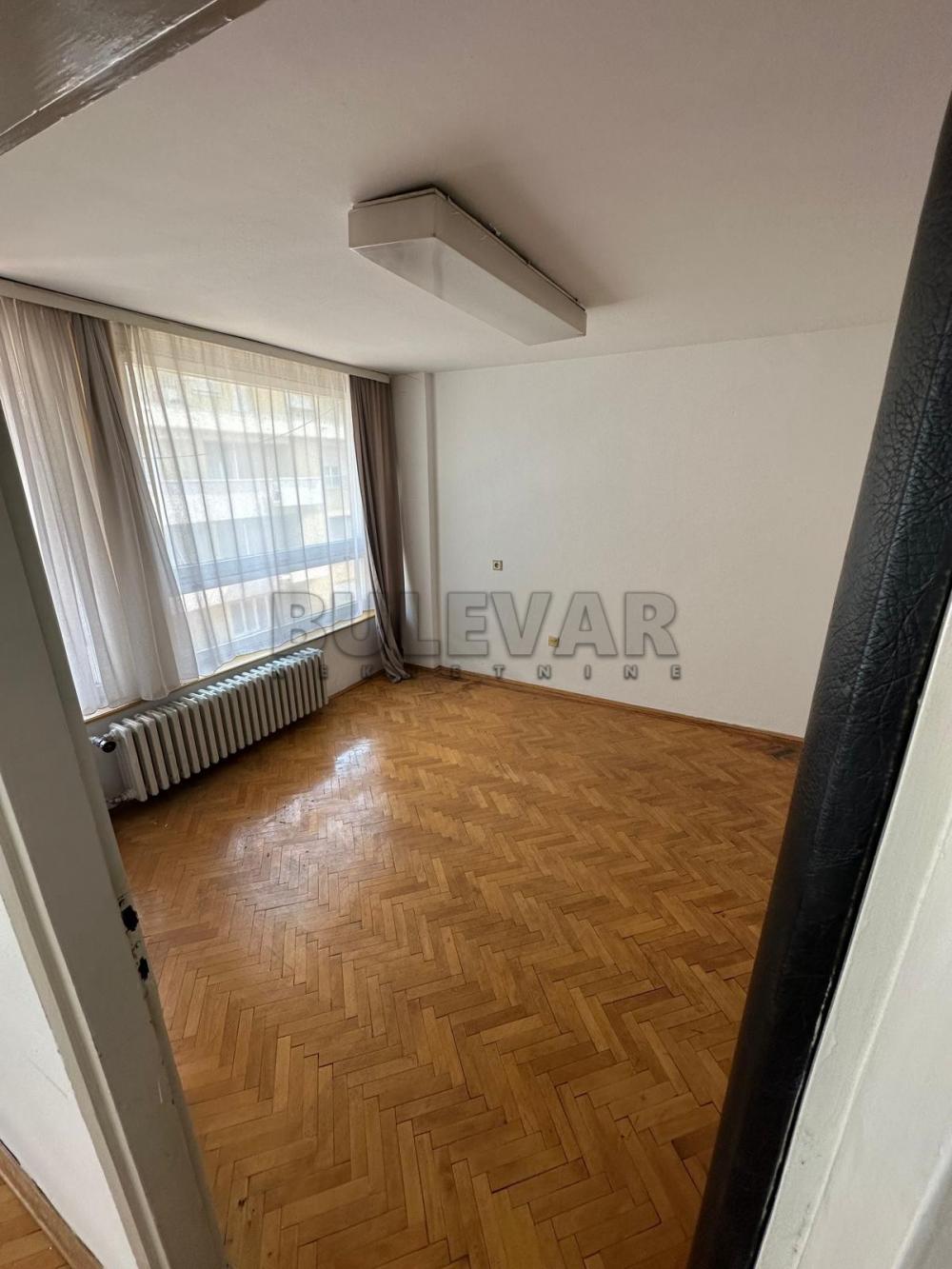 Slika 2 - Obrenovićeva,  Lokal za izdavanje, 67m2, 600€