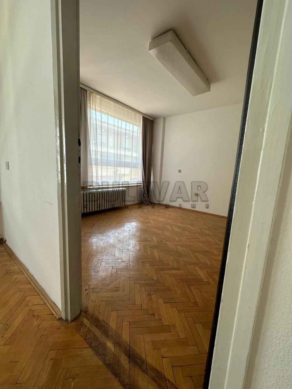Slika 3 - Obrenovićeva,  Lokal za izdavanje, 67m2, 600€