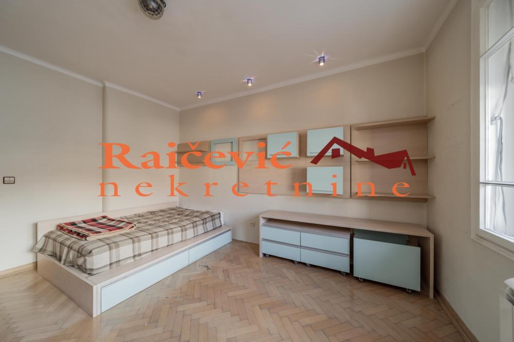 Slika 2 - Jug Bogdanova, Trosoban stan na prodaju, 72m2, 225.000€