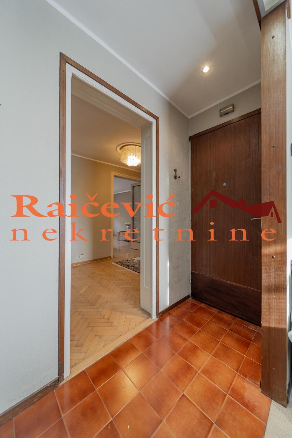 Slika 11 - Jug Bogdanova, Trosoban stan na prodaju, 72m2, 225.000€