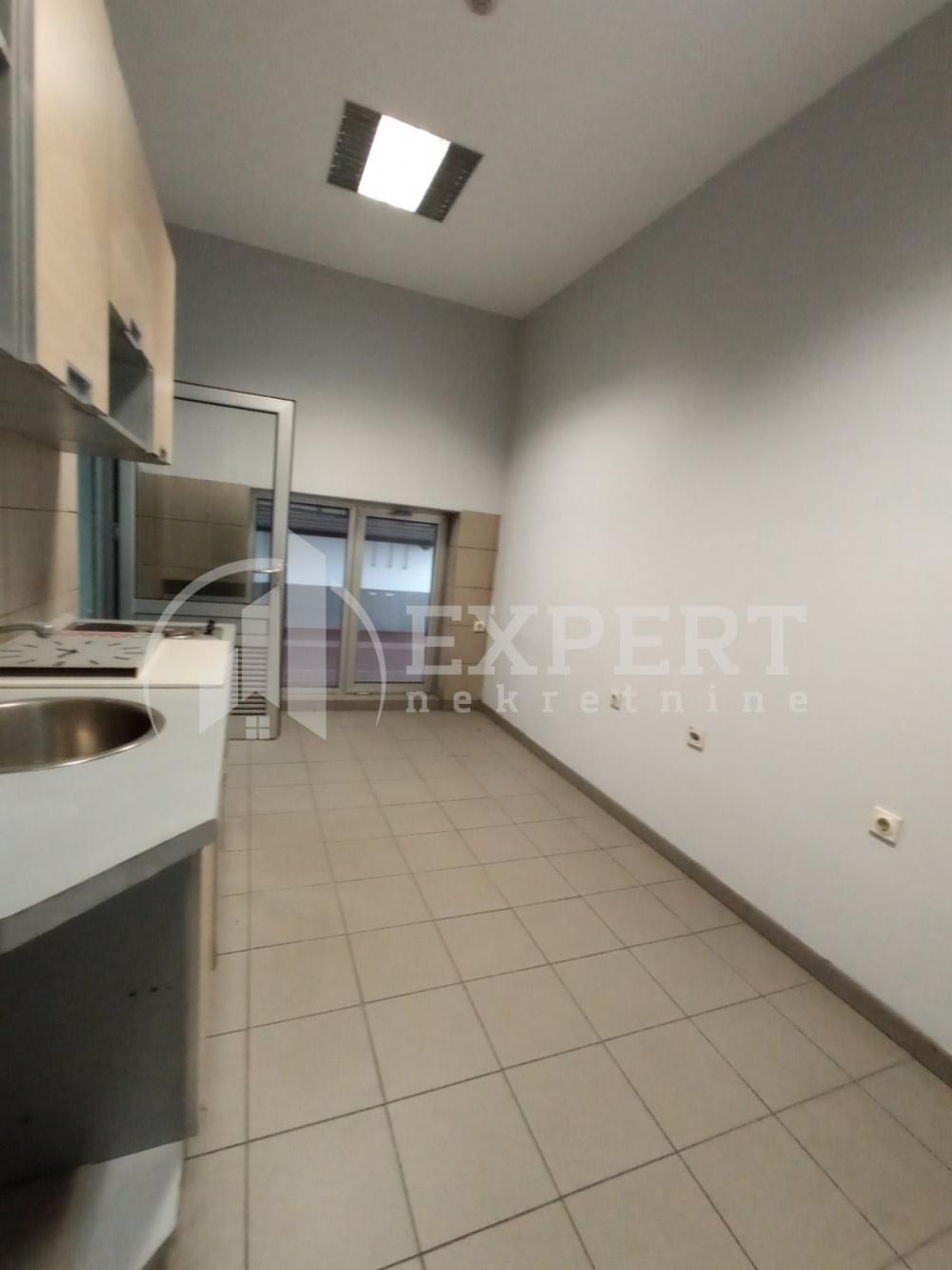 Slika 8 - Čamurlijski put,  Lokal za izdavanje, 760m2, 3.420€