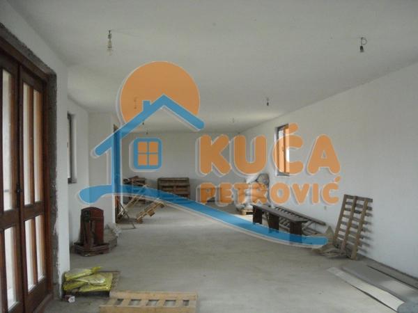 Slika 5 - Stevana Sinđelića,  Lokal za izdavanje, 1200m2, 3.600€