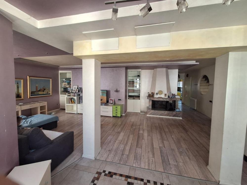 Glavna slika -Petosoban stan na prodaju, 174m2, 269.000€