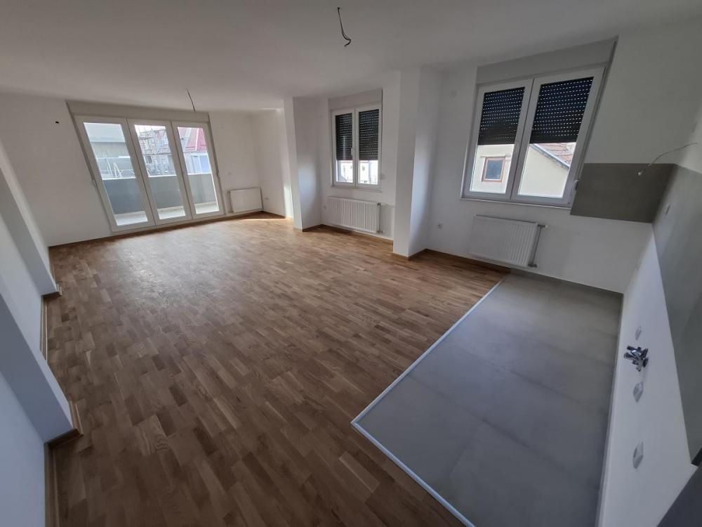 Glavna slika -Četvoroiposoban stan na prodaju, 116m2, 245.000€