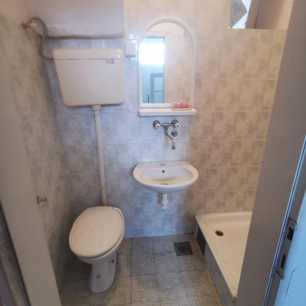 Slika 2 - Trg Vladike Nikolaja 2,  Lokal za izdavanje, 50m2, 501€